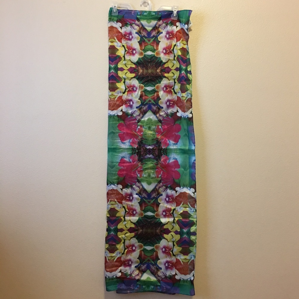 Scarf with floral patterns
